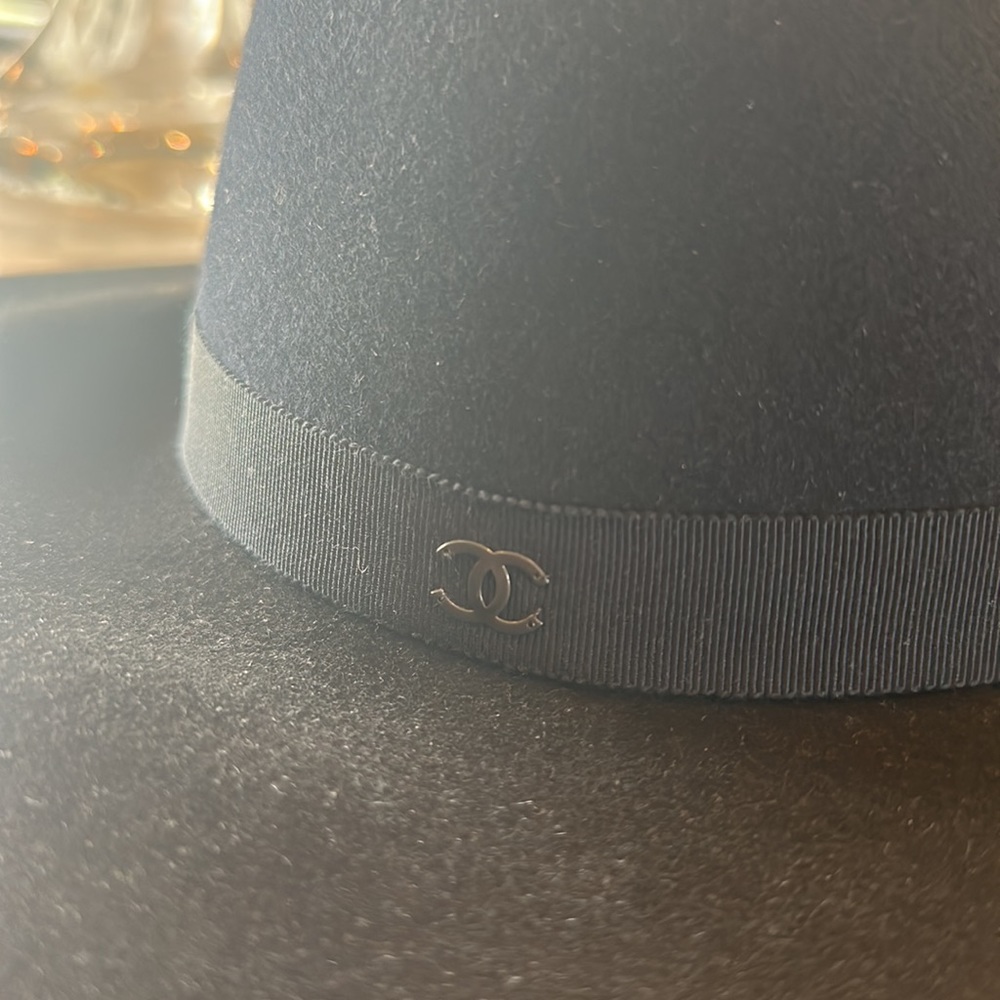 Chanel wide brimmed felt hat, navy blue and black - Picture 2 of 7